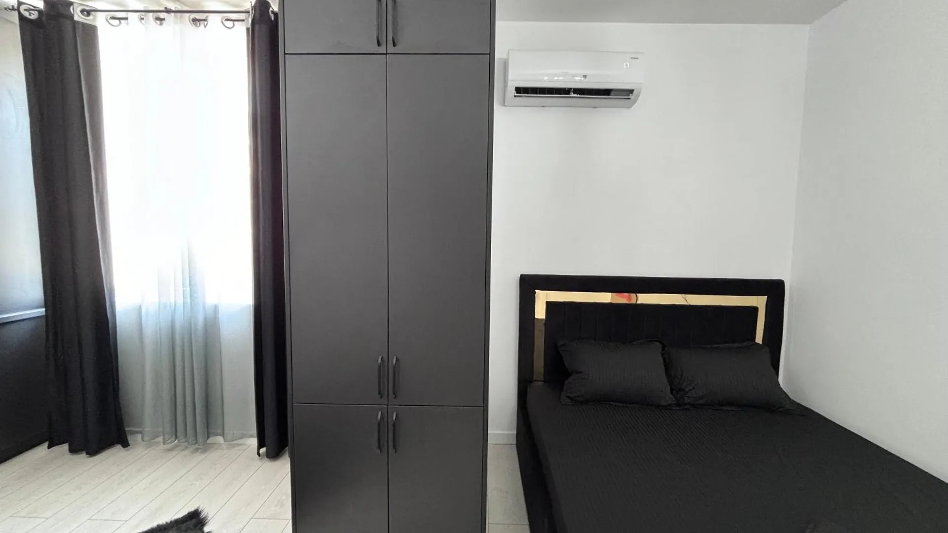 Apartment Ultimate Black Luxury Bucharest