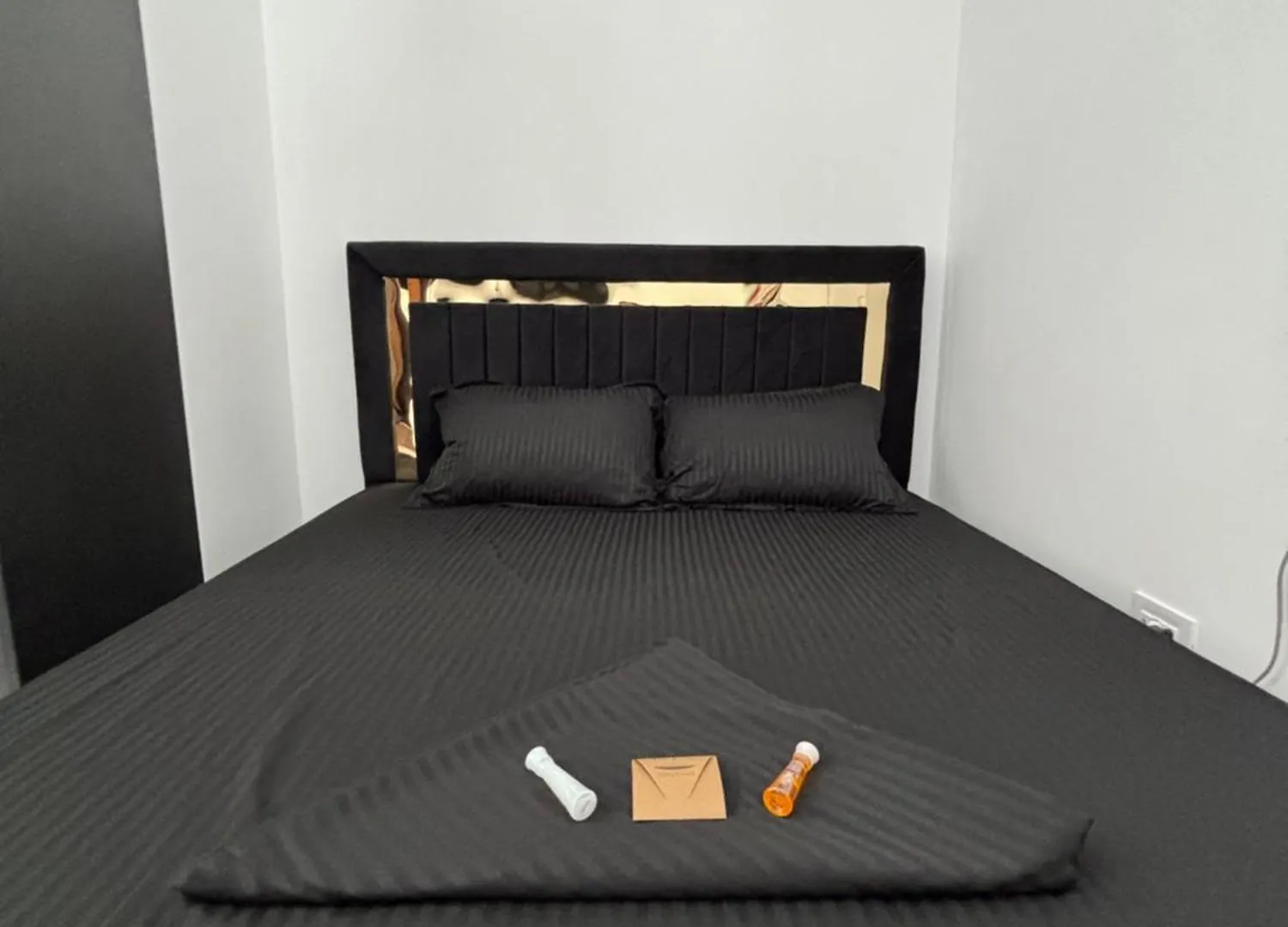 Ultimate Black Luxury Bucharest 0*,  Romania